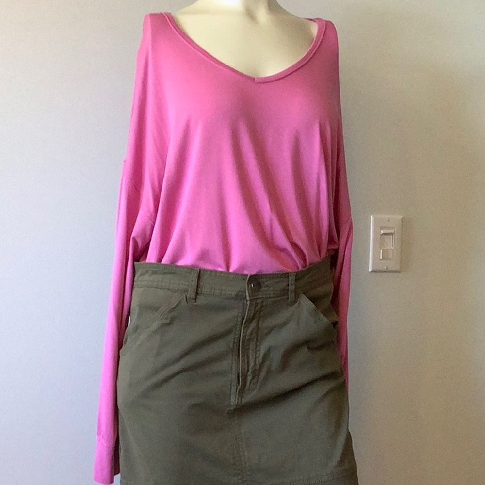 Jackson Rowe Fuchsia V-Neck full length sleeve tshirt. Size XL - FTTS